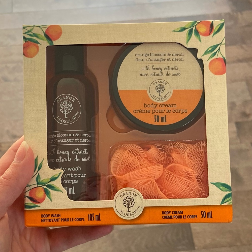 Orange blossom and neroli - body wash, body cream and loofah sponge